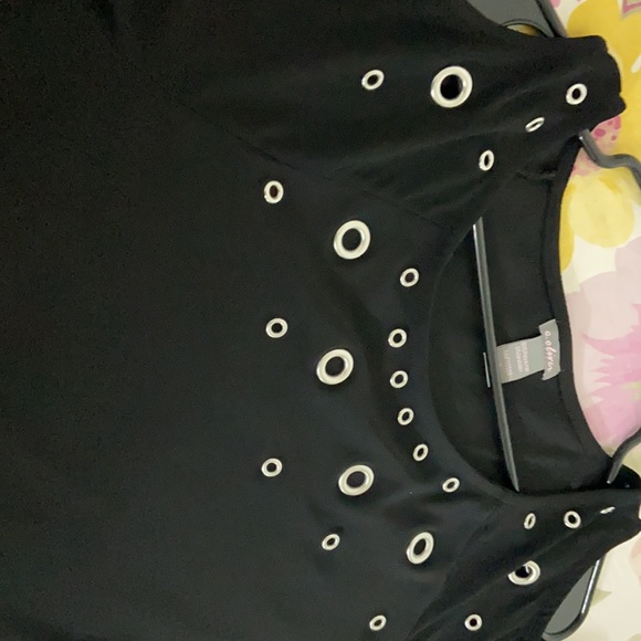 Cute top with off shoulders - Picture 2 of 4